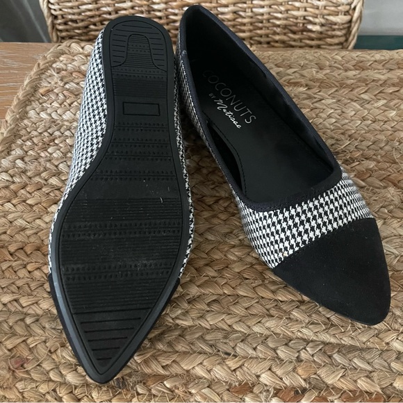 Women's Coconuts Flat Shoes Size 8 - Picture 2 of 3